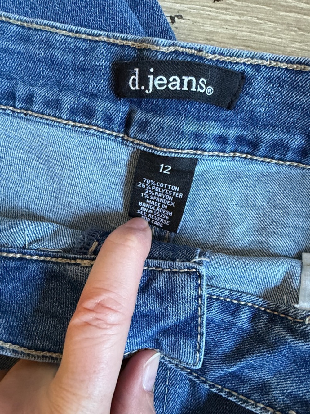 d. jeans Blue High-Rise Pedal Pusher Denim Capris Size 12 NWT - Picture 2 of 4